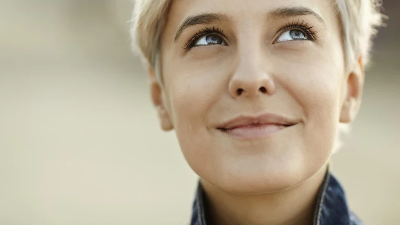 la imagen de una mujer feliz