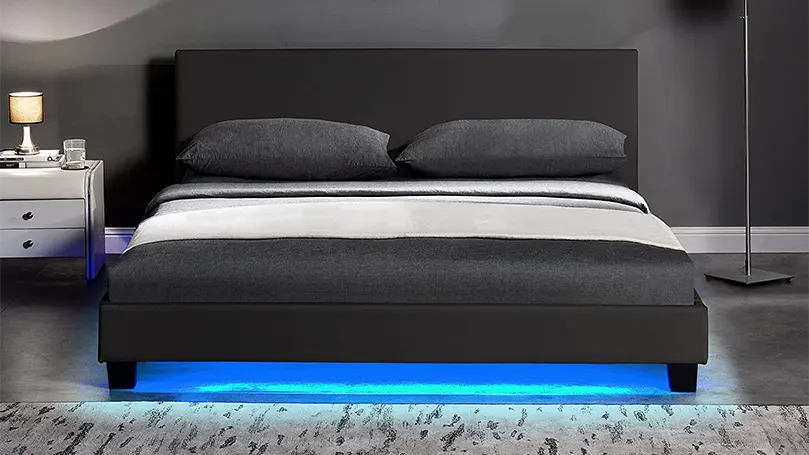 Una imagen de una cama inteligente con luces.