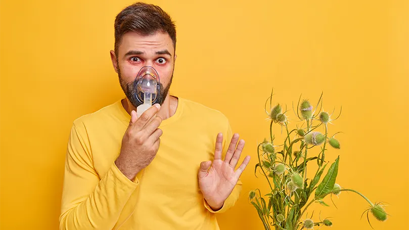 Un joven que utiliza la oxigenoterapia para superar la apnea del sueño.