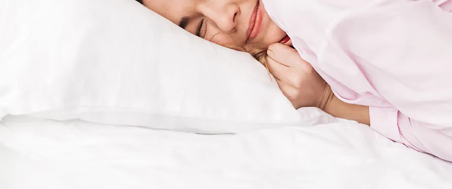 Mujer durmiendo cómodamente