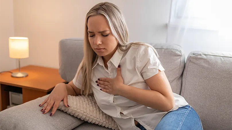 An image of a young woman having cardiovascular problems.