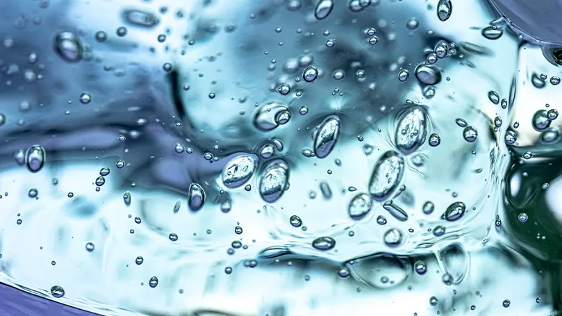 Un primer plano de gotas de agua