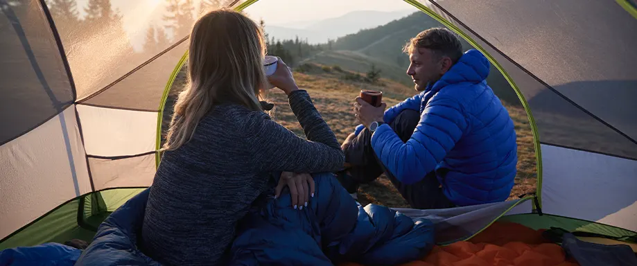 Imagen destacada para saber cómo dormir mejor de acampada,